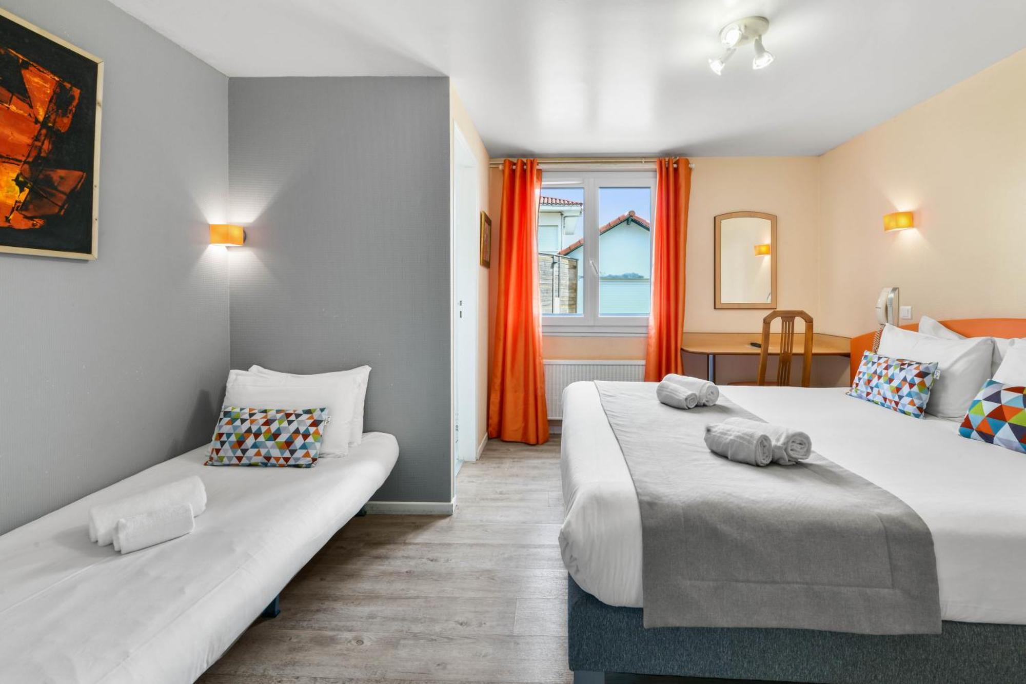 Logis Hotel De France มีมีซ็อง-ปลาจ ภายนอก รูปภาพ